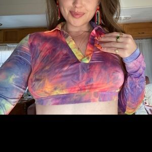 🛍️ Long sleeve rainbow tie dye crop top